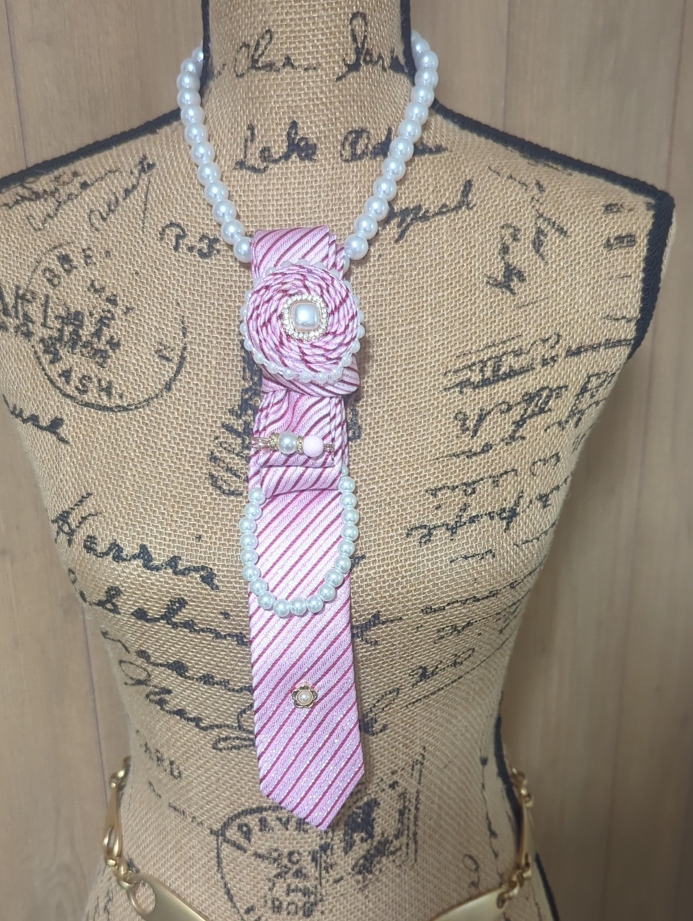 Elegant Pink Pearl Tie Necklace with Rosette Accent